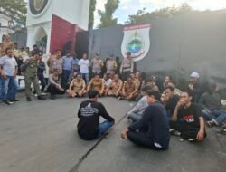 Kepala Dinas KP Hadapi Demonstrasi Mahasiswa di Kantor Gubernur Sulbar, Tuntut Penjelasan Soal Laporan Pencemaran Nama Baik