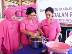 Bhayangkari Sulbar Gelar Demo Masak Nugget Ikan Kembung untuk Cegah Stunting di Pasangkayu