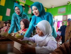 Pj Ketua PKK Sulbar Hadiri Simulasi Makan Gizi Gratis di SMPN 1 Pasangkayu