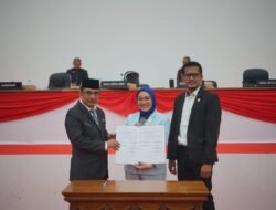 Pj Sekprov Amujib Hadiri Rapat Paripurna DPRD Sulbar, Bahas Tiga Agenda