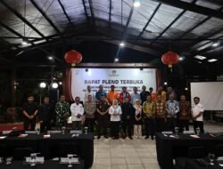 KPU Mamuju Menetapkan TINA-YUKI Sebagai Bupati dan Wakil Bupati Mamuju Terpilih Periode 2025-2030 