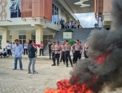 Pemuda dan Mahasiswa Gelar Aksi Demo di Kantor BWS Sulawesi V Mamuju, Tuntut Kepala Balai Dicopot